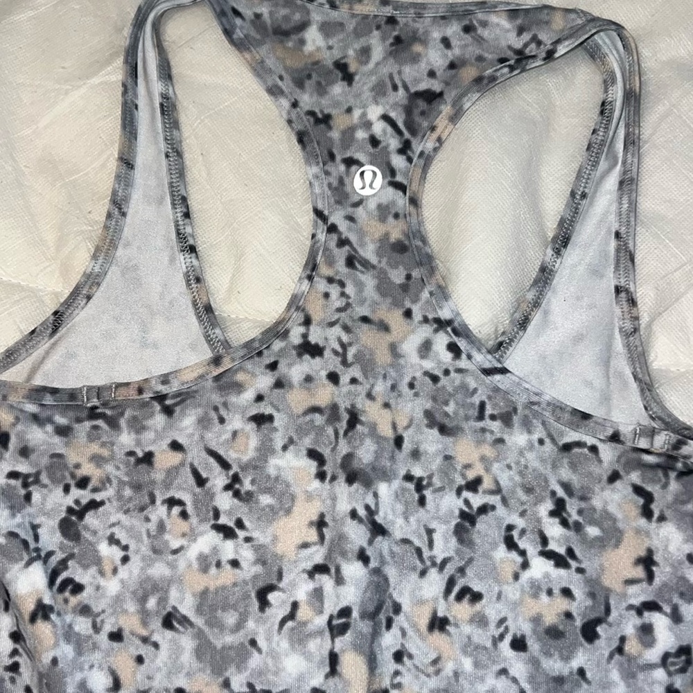 🍋 Lululemon Tank - Picture 2 of 2